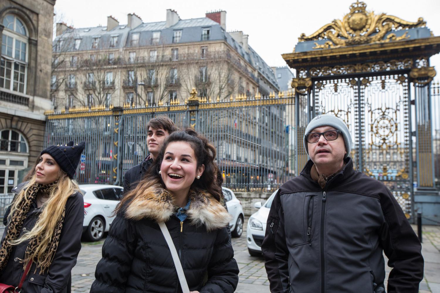 <a href='http://wugpxe.maanshanxwz.com'>博彩网址大全</a> French Professor Pascal Rollet leads students on a study tour in Paris.