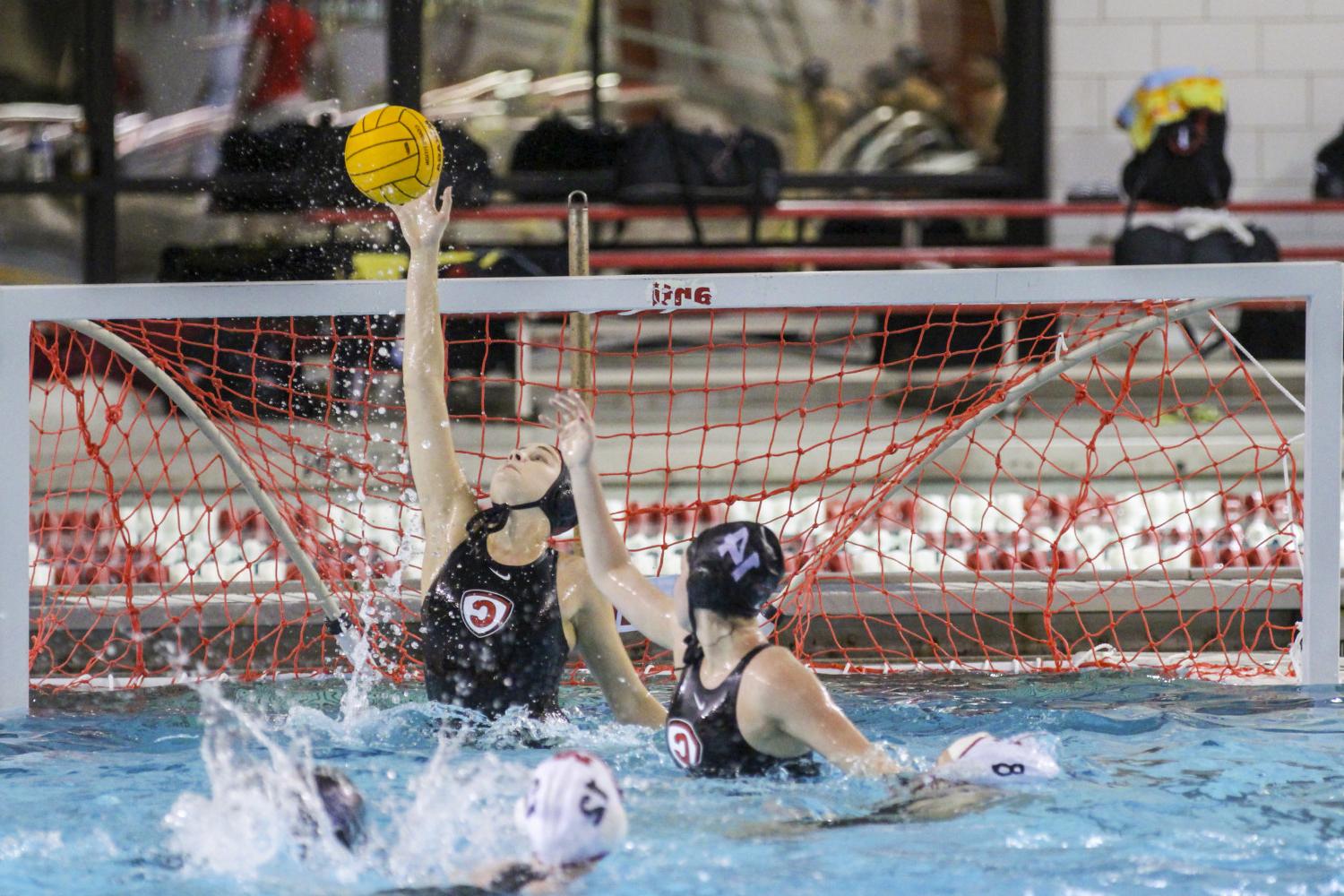 <a href='http://wugpxe.maanshanxwz.com'>博彩网址大全</a> student athletes compete in a water polo tournament on campus.